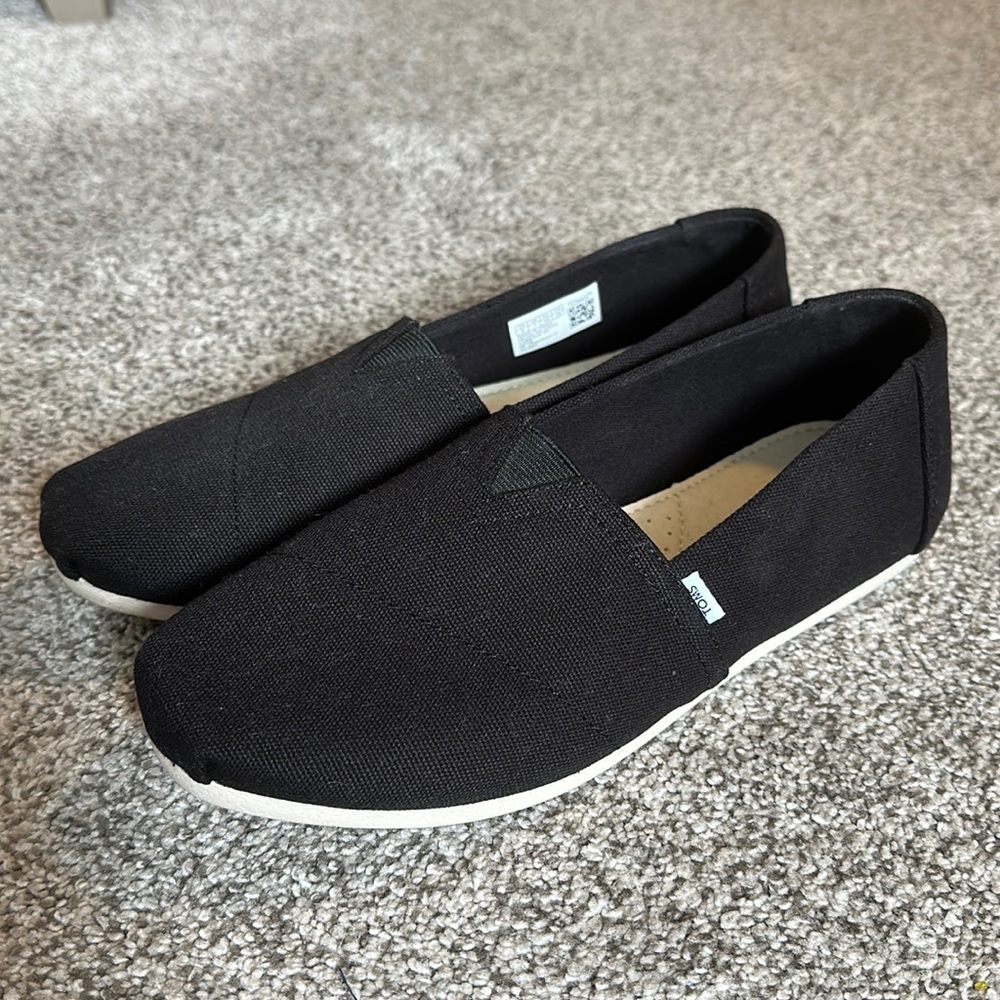 TOMS Black Canvas Classic Slip Ons, Great Condition